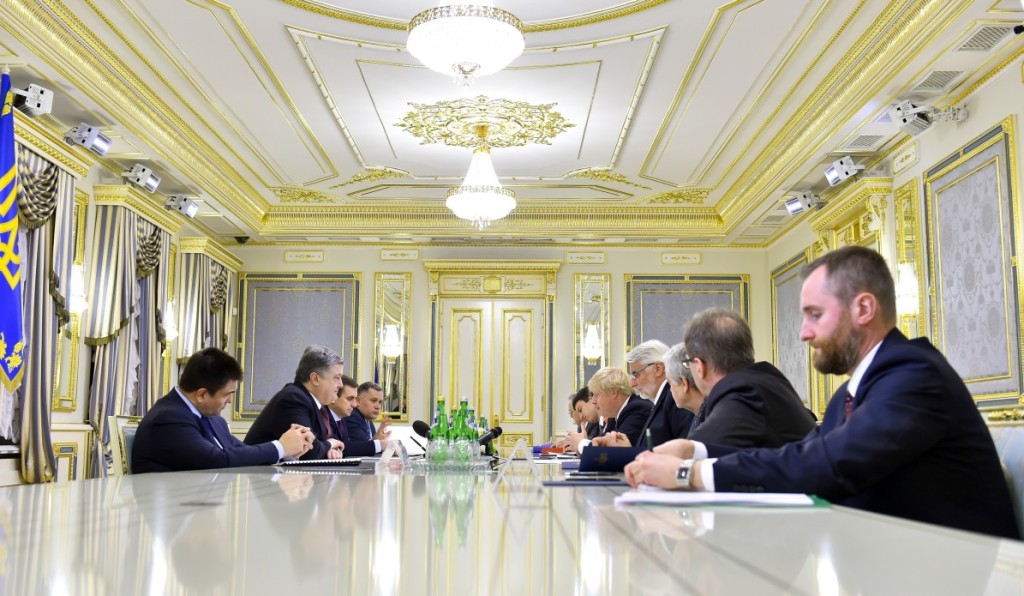 Порошенко заявил, что конфискация украинских активов на Донбассе - свидетельство оккупации РФ востока Украины 1