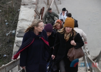 К пятерым пленным бойцам ВСУ в оккупированный Луганск приехали их родственники