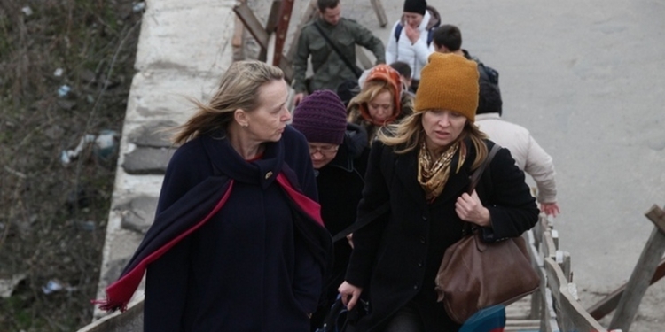 К пятерым пленным бойцам ВСУ в оккупированный Луганск приехали их родственники