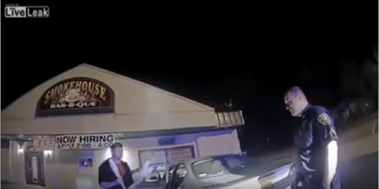 Американский студент доказал полицейским, что трезв, – он начал жонглировать