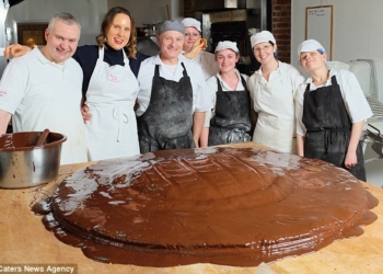 Вот так печенюшка: в Великобритании приготовили 60-килограммовый Jaffa Cake