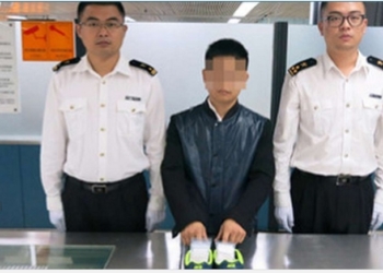 Контрабандист из Гонконга пытался в кроссовках пронести в Китай 1000 алмазов