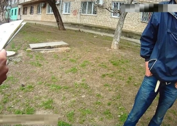 По улицам Николаева пьяный гражданин ходил с двумя паспортами – с настоящим и поддельным