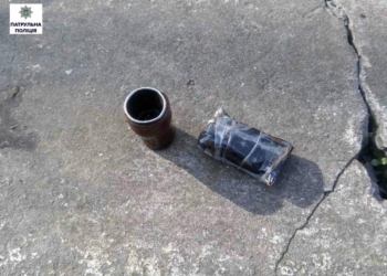 Не проходите мимо! Николаевский патрульный и не прошел мимо вынимавшего «закладку» николаевца