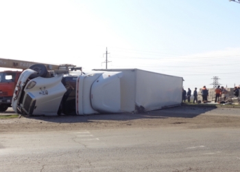 Внимание: на Н-11 «Днепр-Николаев» перевернулась фура, движение затруднено