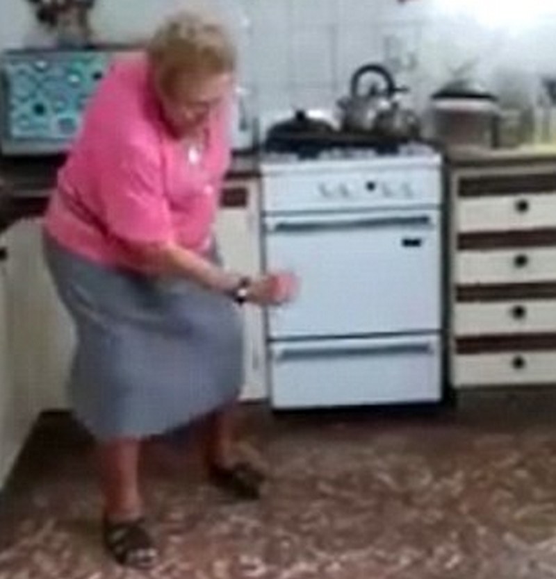 74-летняя аргентинская бабуля настолько жарко танцевала кумбию под La Pollera Amarilla, что с ней захотела встретиться исполнительница песни 1
