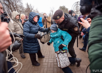 В Минске проходят акции ко Дню Воли в Минске – ОМОН начал массово задерживать людей