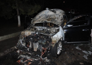 Ночь сгоревших KIA: в Николаеве спасатели тушили три недешевых авто – подозревают поджог