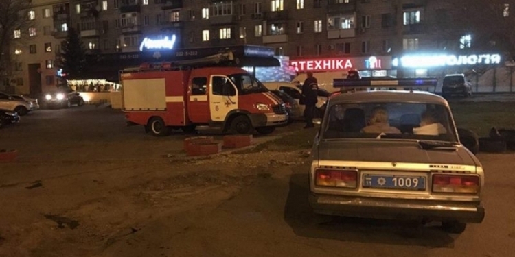 В Киеве в недостроенную АЗС бросили «коктейль Молотова»