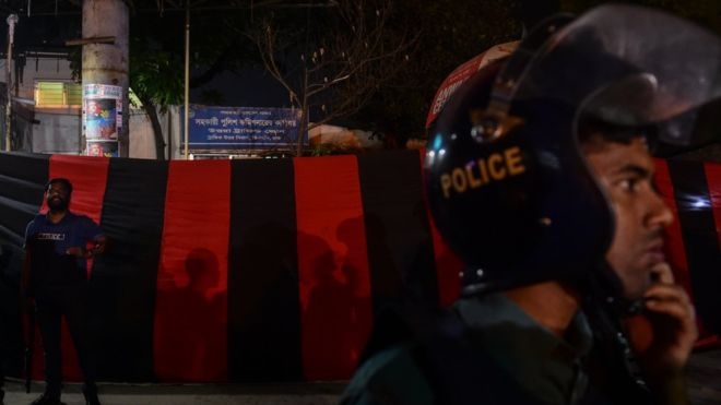 В результате взрывов на северо-востоке Бангладеш погибли шесть человек