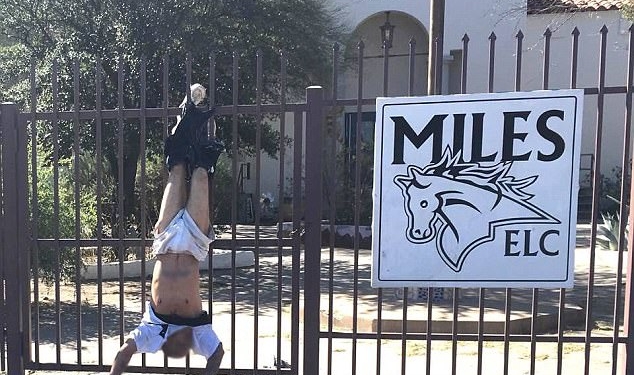 «Висит на заборе, колышется ветром»: в США мужчина, который хотел ограбить школу, попал в ловушку