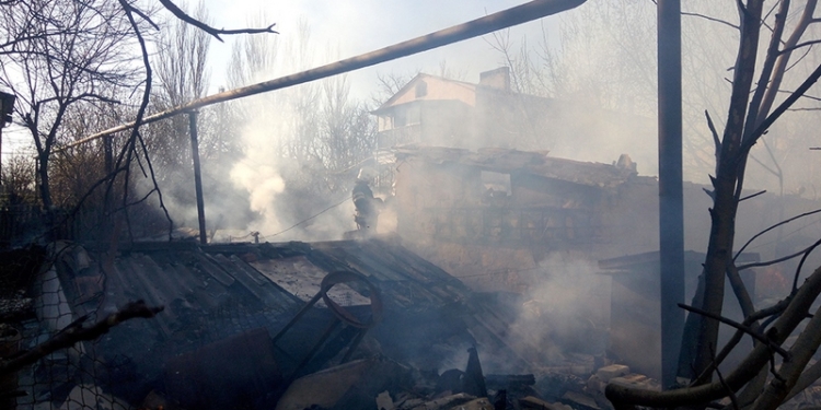 Вчера было 3, сегодня – 5: в Николаевской области горели хозпостройки