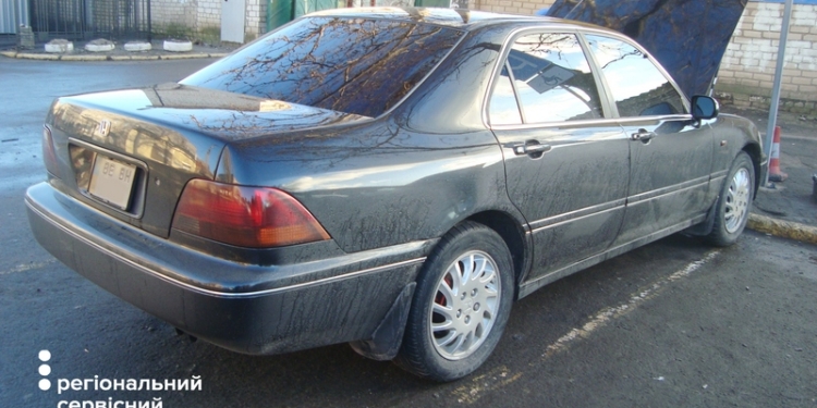 Доверяй, но проверяй: николаевец уберегся от покупки машины с перебитыми номерами