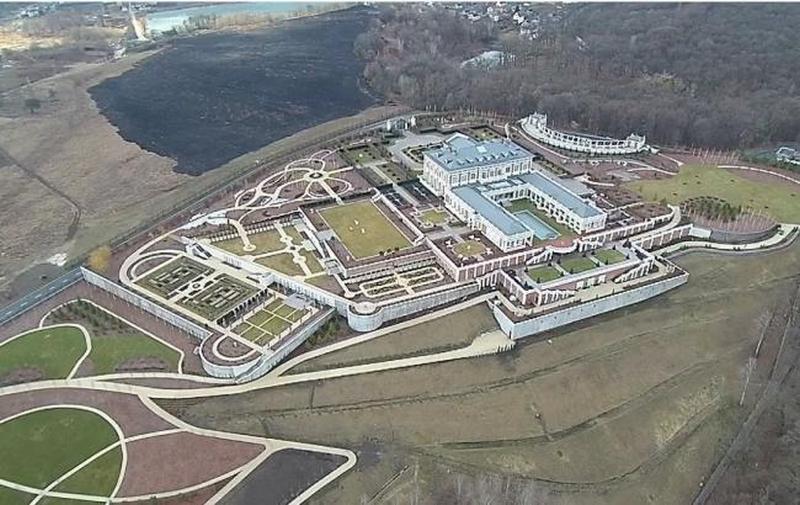 Миллиардер Косюк построил себе «Версаль» возле Феофании 1