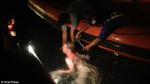 Горячие финские парни: после вечеринки в Таиланде голый финн плавал в 1 км от берега и три часа отбивался от спасателей 1