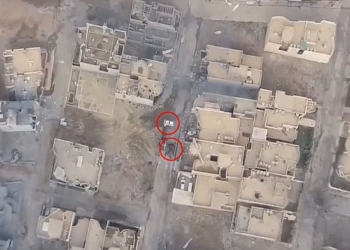 В Мосуле иракский солдат спас жизни своих товарищей, заблокировав террористу-смертнику дорогу