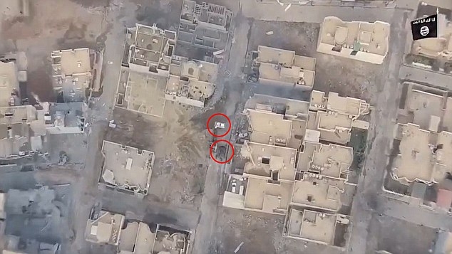 В Мосуле иракский солдат спас жизни своих товарищей, заблокировав террористу-смертнику дорогу