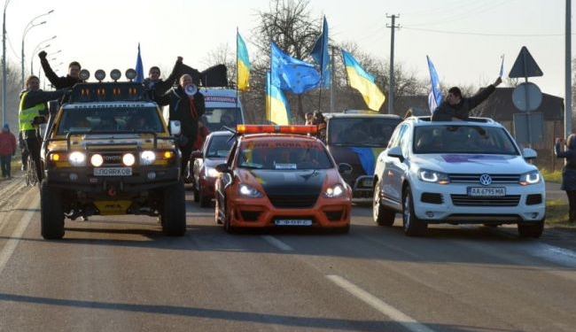 Дело Насирова: активисты Автомайдана заблокировали выезд из суда