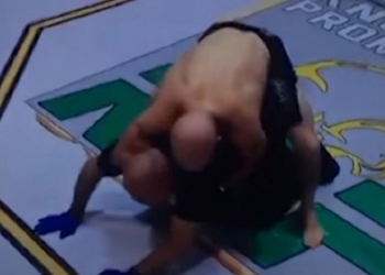 Боец ММА попытался задушить судью, зафиксировавшего его поражение