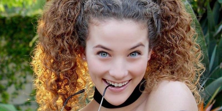 Резиновая девушка. Акробатка-самоучка удивила США