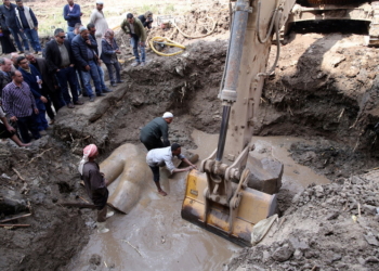 В Египте из мусора откопали огромную статую фараона