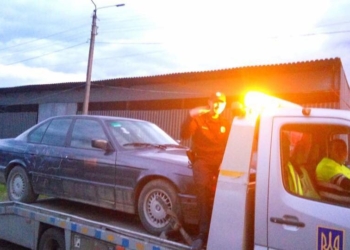 В Черновцах задержали патрульного. Пьяного и под кайфом
