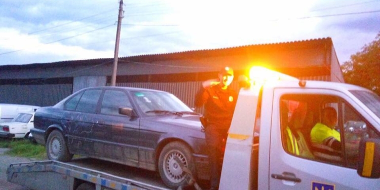 В Черновцах задержали патрульного. Пьяного и под кайфом