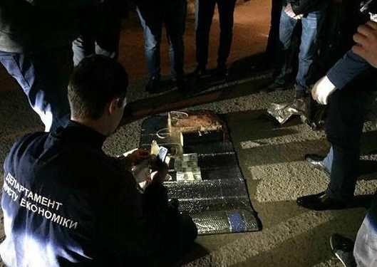 Подробности задержания таможенника-взяточника. Аваков заявил о группе организованных преступников