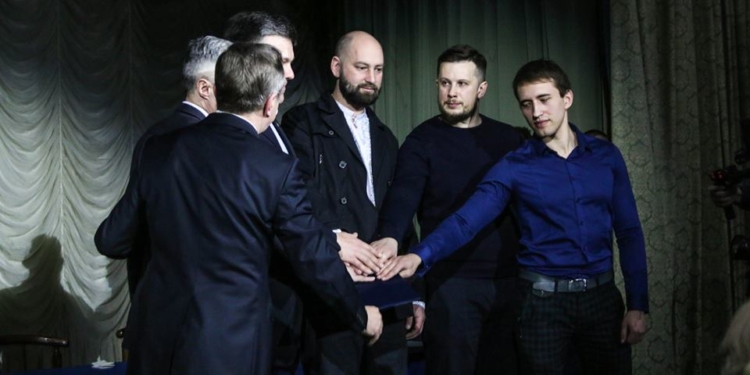 «Свобода», «Правый сектор», «Национальный корпус», КУН и ОУН подписали манифест и пошли в поход против власти