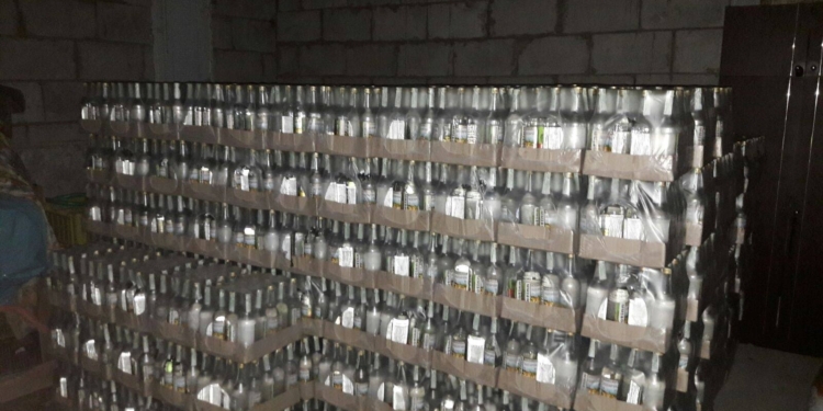 Спасибо, что не продали дело, чтобы доить дельцов, – Аваков поблагодарил сотрудников за шмон у алкогольной мафии