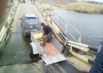 В Пересадовке затопило понтонный мост