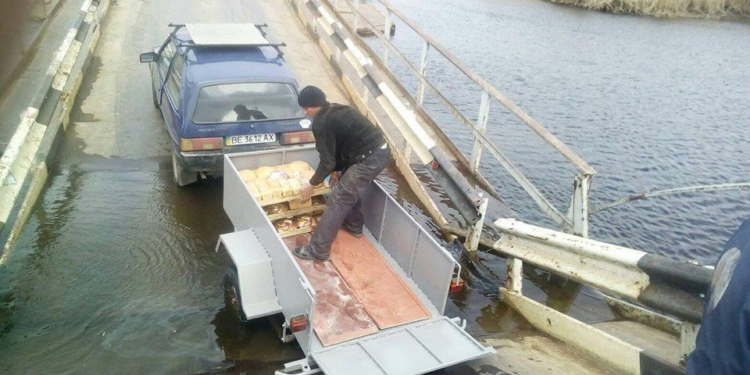 В Пересадовке затопило понтонный мост