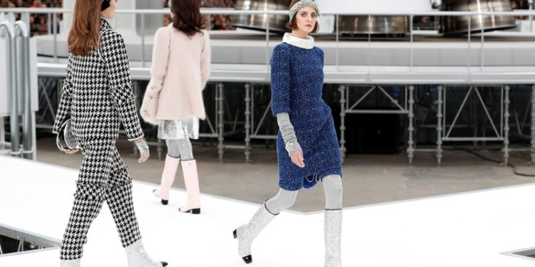 Футуристичная и элекантная. Модный дом Chanel представил новую коллекцию в Париже