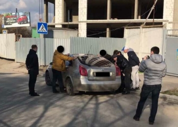 В Хмельницком задержали общественников, вымогавших $600 у директора КП, – «за невмешательство»