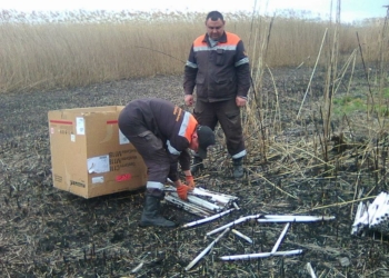 Фейсбук помог: обнаруженную пользователями соцсетей в Николаеве несанкционированную свалку ртутных ламп ликвидировали