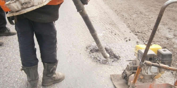 На дорогах Николаевщины залатали почти 18 тыс. кв.м ям