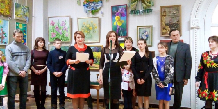 «Мастера красочной палитры»: в Николаеве открылась выставка народных студий