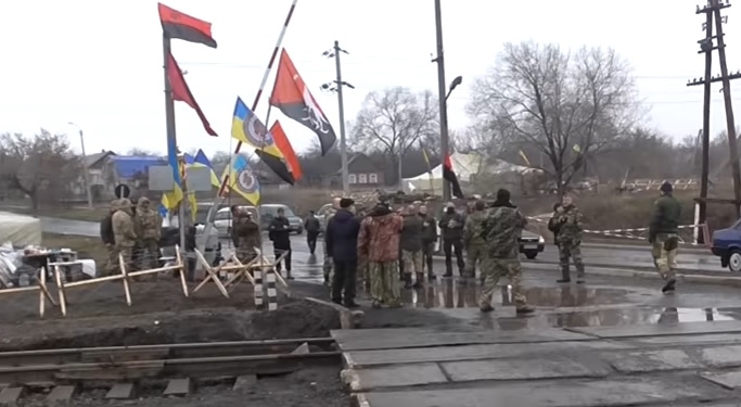 На “блокадников” под Кривым Торцом напали титушки. Аваков рассказал и показал, как это было