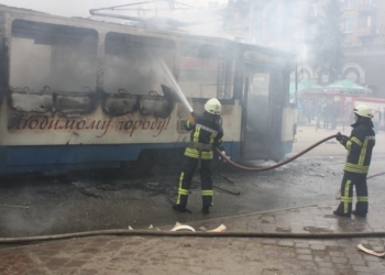 В Запорожье загорелся трамвай с пассажирами
