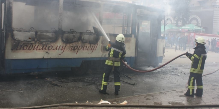 В Запорожье загорелся трамвай с пассажирами