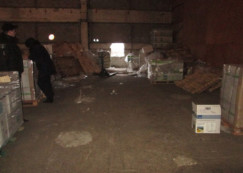 Налет на сельхозсклад в Первомайске: неизвестные грабители, связав охранника и проломив стену, вынесли удобрения и семена