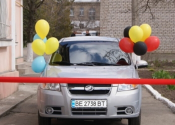 Николаевскому СПИД-центру немецкие спонсоры передали ноутбуки и автомобиль