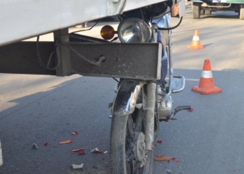 В Первомайске 14-летний на мопеде «влетел» под грузовик