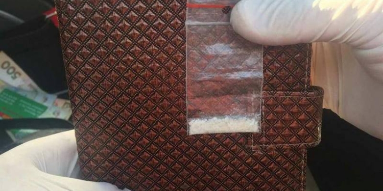 Сами под кайфом и везли наркотики – в Николаеве патрульные остановили «припудренный» Chevrolet Lacetti