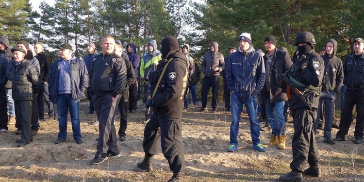 В Купянске блокада не прошла. Против были и местные жители, и ветераны АТО.  “Блокадники” говорят о титушках