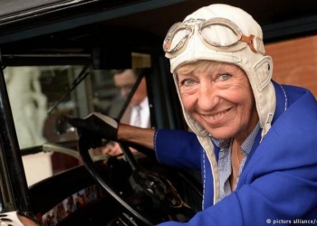 79-летняя немка совершила кругосветный автопробег на 86-летнем автомобиле