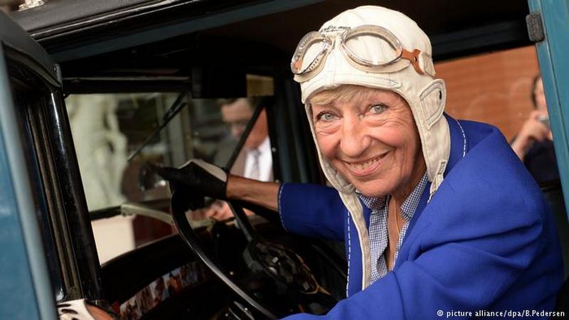 79-летняя немка совершила кругосветный автопробег на 86-летнем автомобиле 1