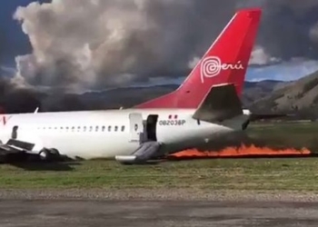 В Перу во время вынужденной посадки загорелся самолет с пассажирами