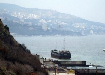 Турецкий сухогруз сел на мель у берегов Ялты