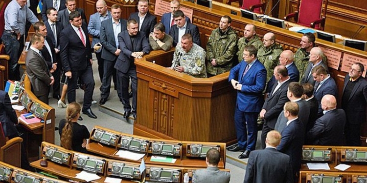 Вчерашний скандал с силовиками в Верховной Раде и досрочным закрытием заседания: версии сторон